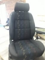 Intérieur complet Peugeot 106 – Sièges avant et banquette arrière tissu noir – Image 8